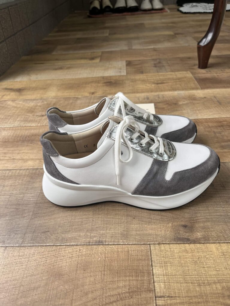 フィンコンフォート,外反母趾,幅広,足が痛くない靴,歩きやすい靴,日本人に合う靴,4E,5E