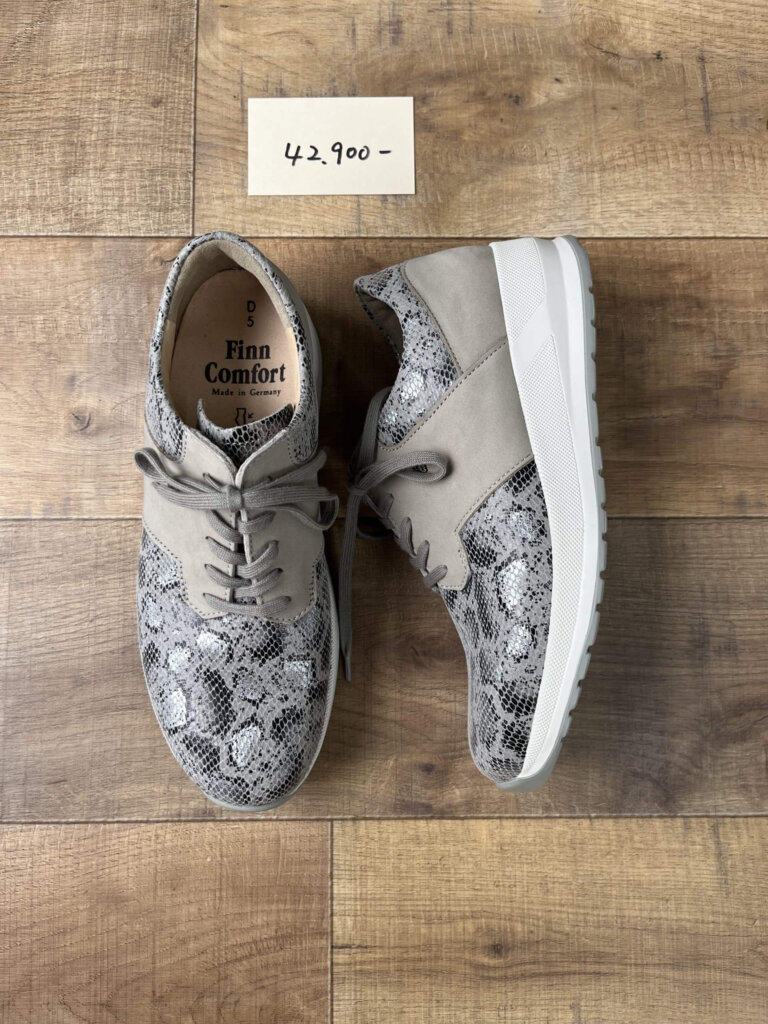 フィンコンフォート,外反母趾,幅広,足が痛くない靴,歩きやすい靴,日本人に合う靴,4E,5E