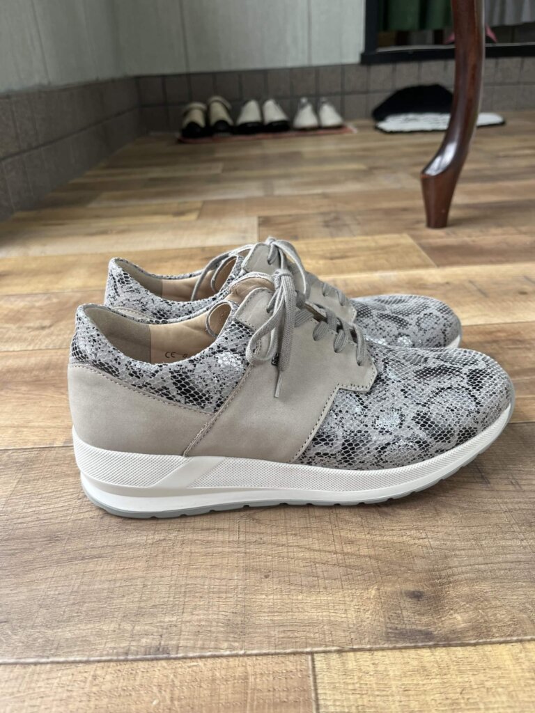 フィンコンフォート,外反母趾,幅広,足が痛くない靴,歩きやすい靴,日本人に合う靴,4E,5E