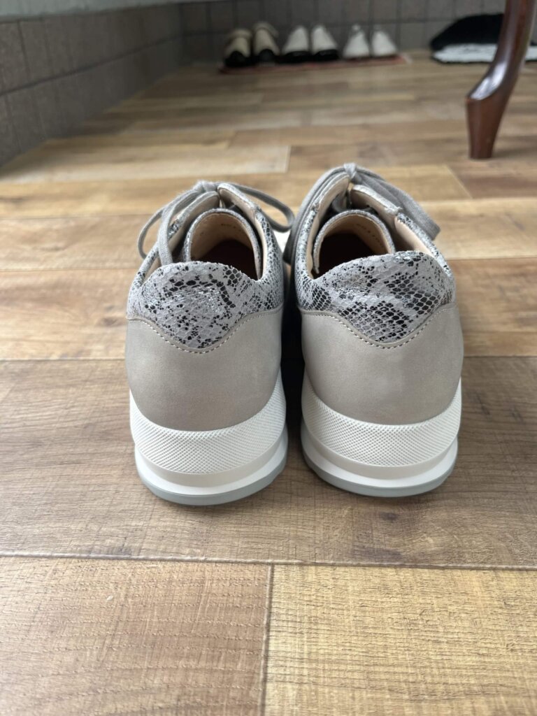 フィンコンフォート,外反母趾,幅広,足が痛くない靴,歩きやすい靴,日本人に合う靴,4E,5E