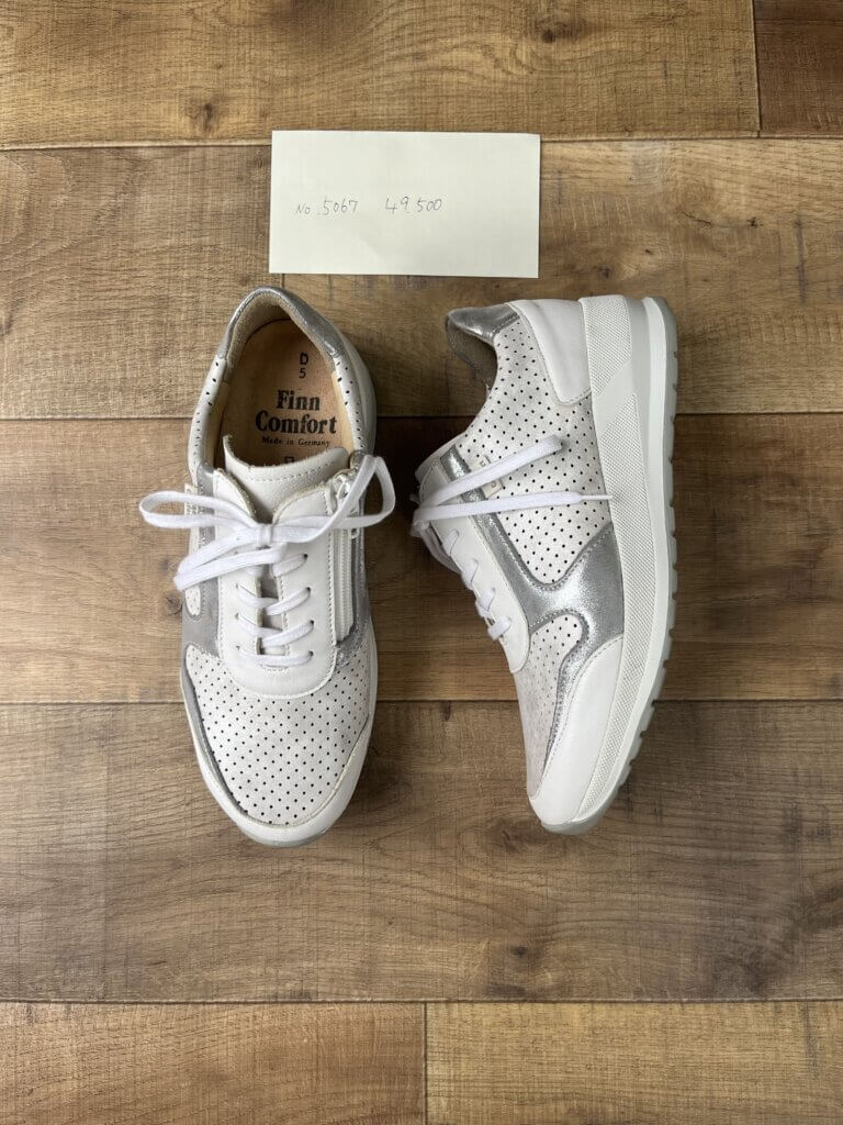 フィンコンフォート,外反母趾,幅広,足が痛くない靴,歩きやすい靴,日本人に合う靴,4E,5E