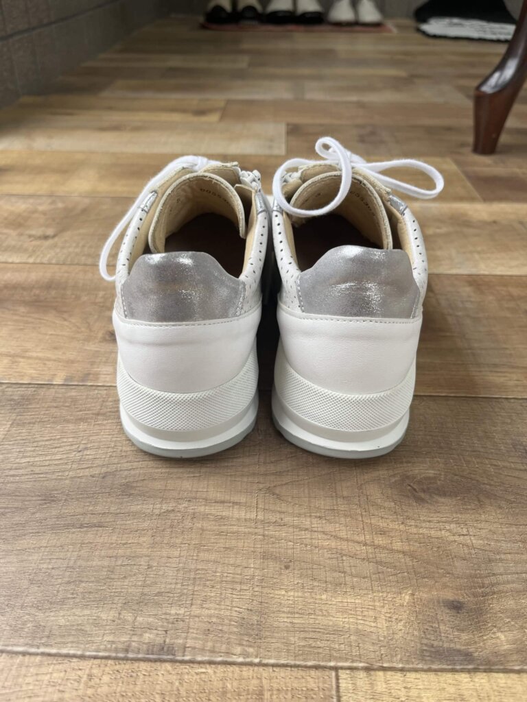 フィンコンフォート,外反母趾,幅広,足が痛くない靴,歩きやすい靴,日本人に合う靴,4E,5E