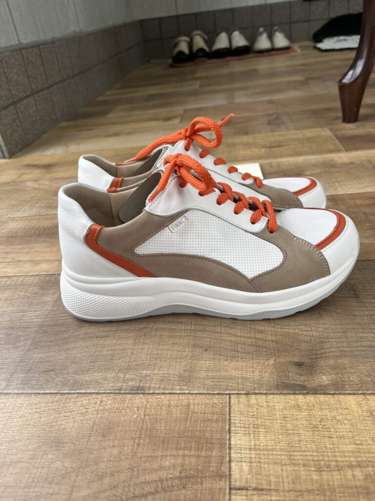 フィンコンフォート,外反母趾,幅広,足が痛くない靴,歩きやすい靴,日本人に合う靴,4E,5E