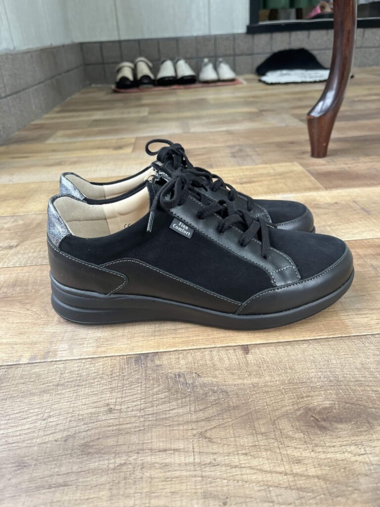 フィンコンフォート,外反母趾,幅広,足が痛くない靴,歩きやすい靴,日本人に合う靴,4E,5E