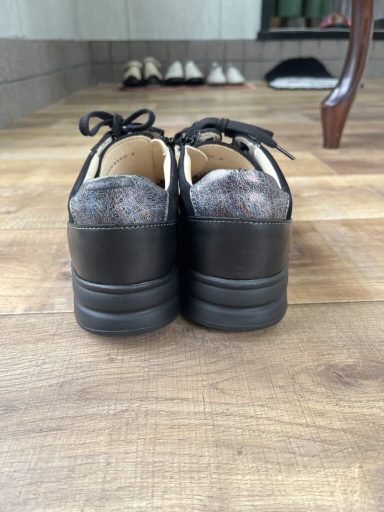 フィンコンフォート,外反母趾,幅広,足が痛くない靴,歩きやすい靴,日本人に合う靴,4E,5E