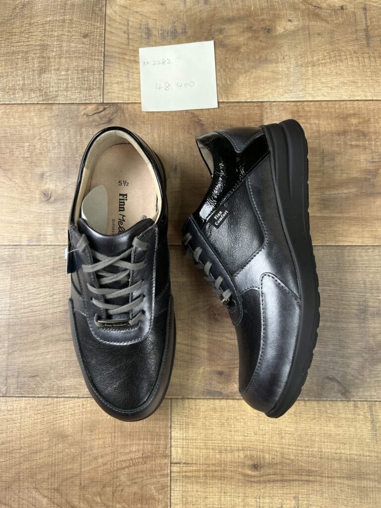 フィンコンフォート,外反母趾,幅広,足が痛くない靴,歩きやすい靴,日本人に合う靴,4E,5E