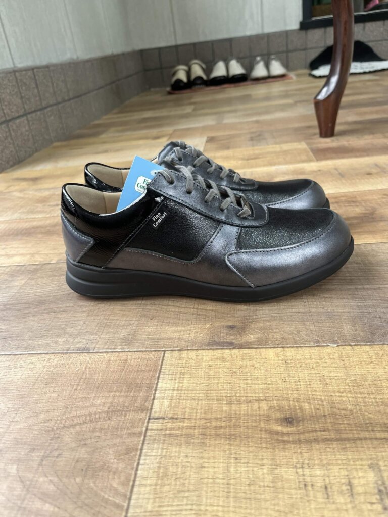 フィンコンフォート,外反母趾,幅広,足が痛くない靴,歩きやすい靴,日本人に合う靴,4E,5E