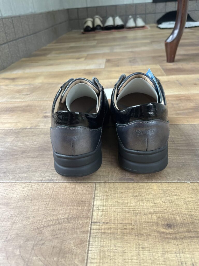 フィンコンフォート,外反母趾,幅広,足が痛くない靴,歩きやすい靴,日本人に合う靴,4E,5E