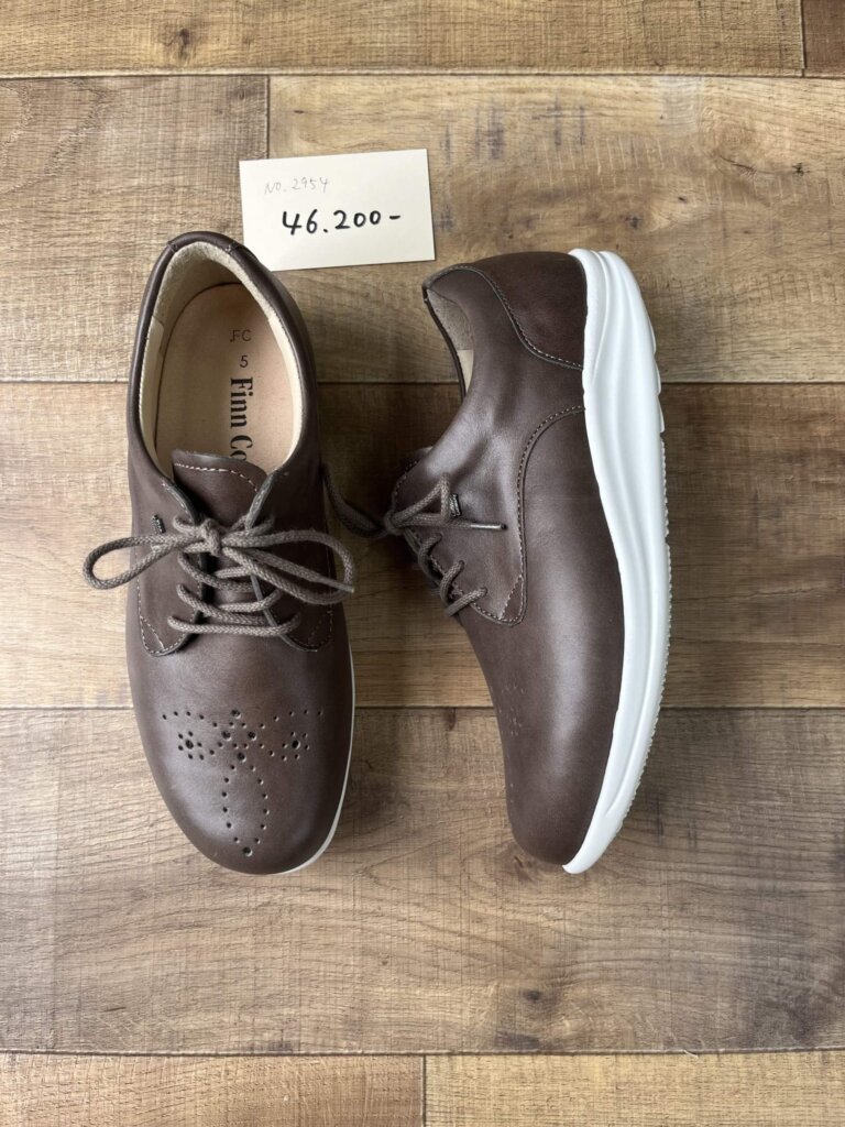 フィンコンフォート,外反母趾,幅広,足が痛くない靴,歩きやすい靴,日本人に合う靴,4E,5E