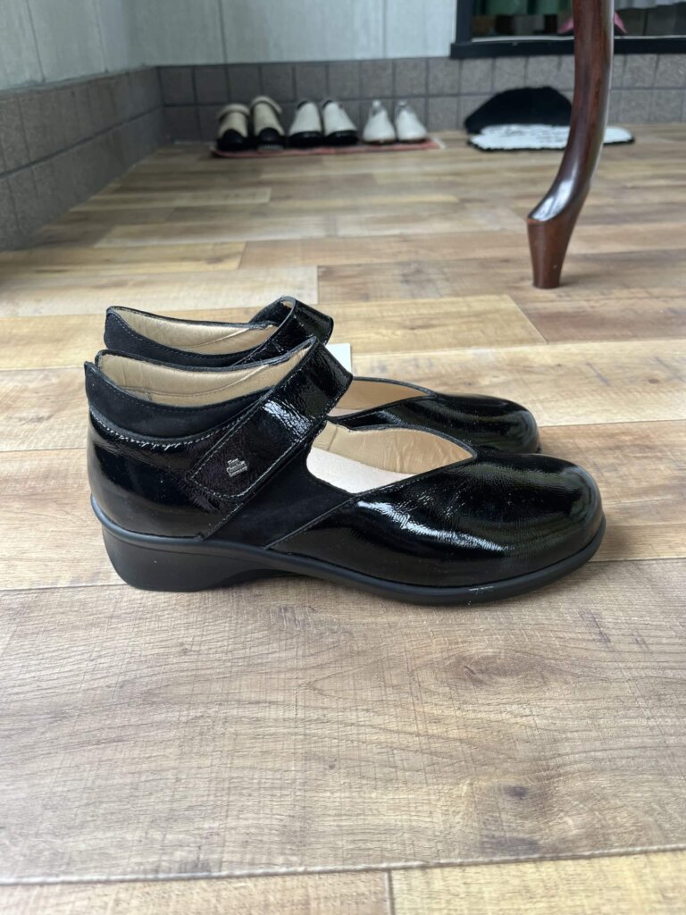 フィンコンフォート,外反母趾,幅広,足が痛くない靴,歩きやすい靴,日本人に合う靴,4E,5E