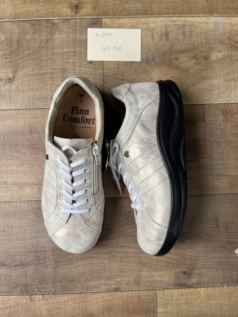 フィンコンフォート,外反母趾,幅広,足が痛くない靴,歩きやすい靴,日本人に合う靴,4E,5E