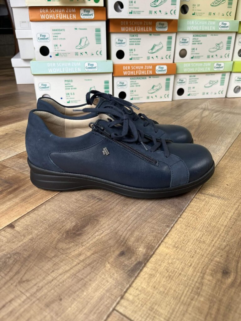 フィンコンフォート,外反母趾,幅広,足が痛くない靴,歩きやすい靴,日本人に合う靴,4E,5E
