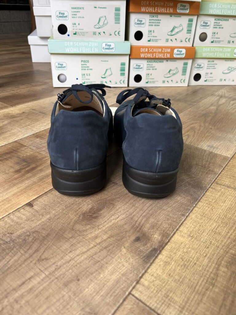 フィンコンフォート,外反母趾,幅広,足が痛くない靴,歩きやすい靴,日本人に合う靴,4E,5E
