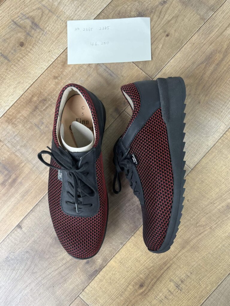 フィンコンフォート,外反母趾,幅広,足が痛くない靴,歩きやすい靴,日本人に合う靴,4E,5E