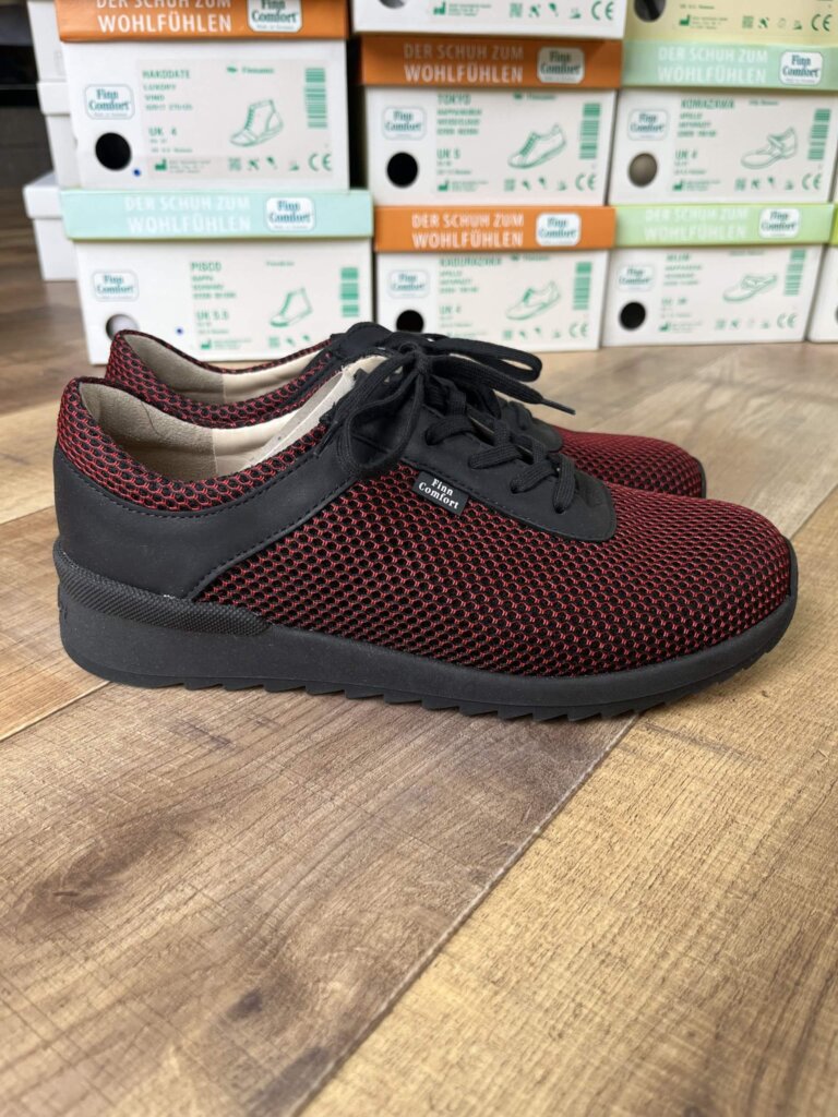 フィンコンフォート,外反母趾,幅広,足が痛くない靴,歩きやすい靴,日本人に合う靴,4E,5E