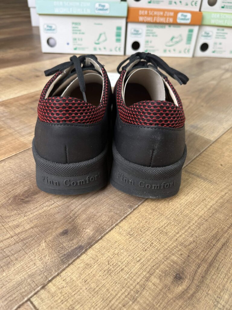 フィンコンフォート,外反母趾,幅広,足が痛くない靴,歩きやすい靴,日本人に合う靴,4E,5E