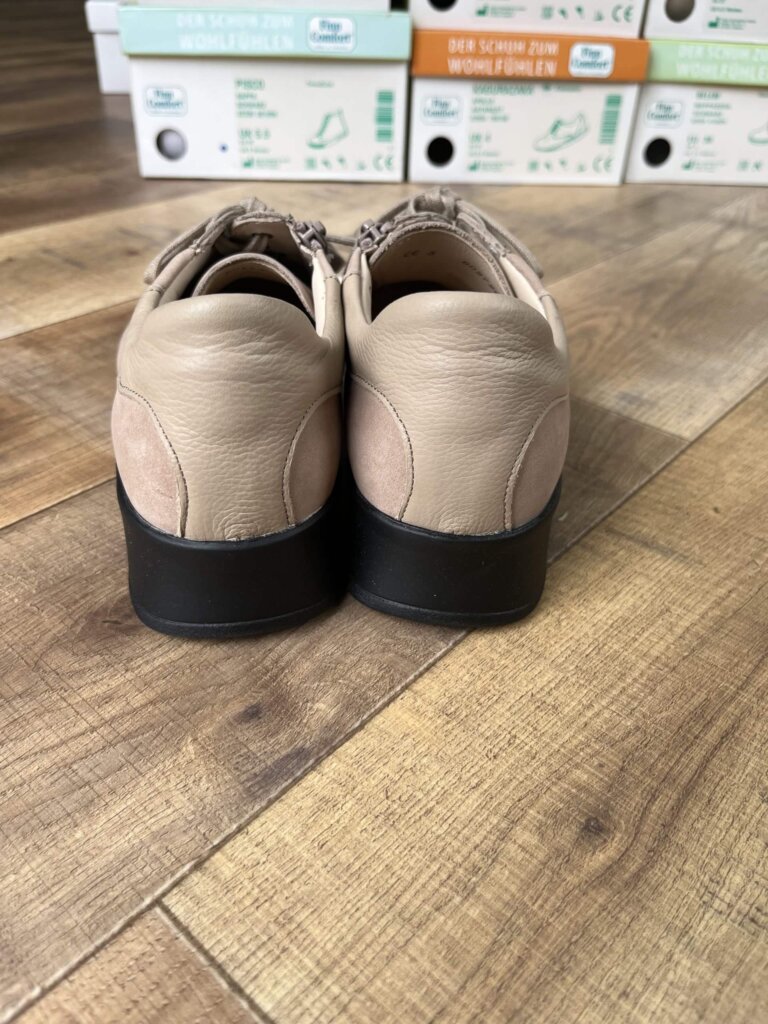 フィンコンフォート,外反母趾,幅広,足が痛くない靴,歩きやすい靴,日本人に合う靴,4E,5E