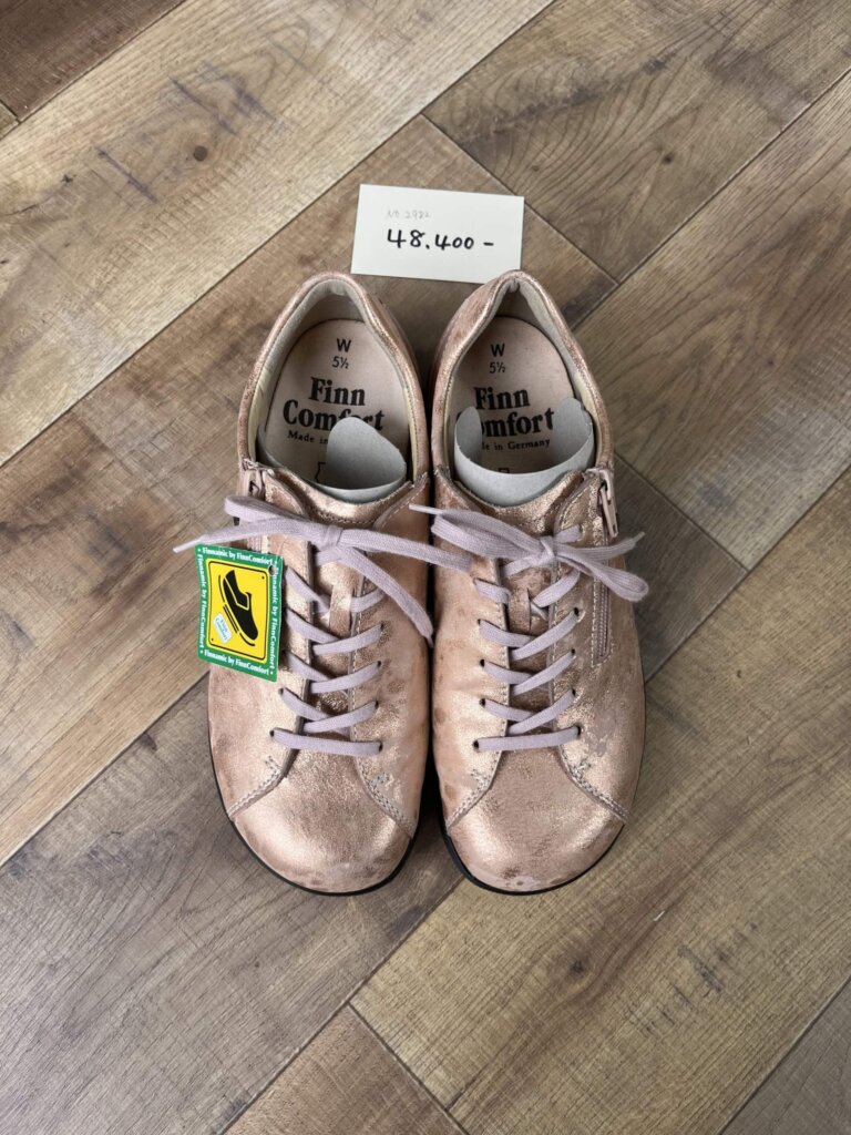 フィンコンフォート,外反母趾,幅広,足が痛くない靴,歩きやすい靴,日本人に合う靴,4E,5E