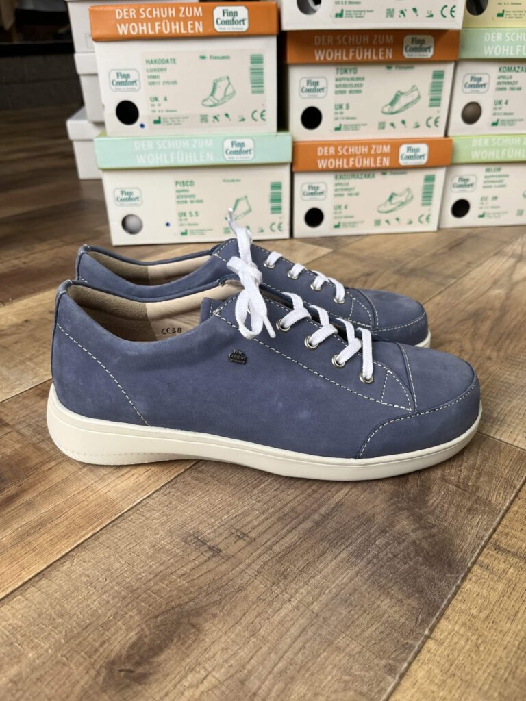 フィンコンフォート,外反母趾,幅広,足が痛くない靴,歩きやすい靴,日本人に合う靴,4E,5E