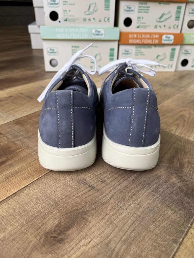 フィンコンフォート,外反母趾,幅広,足が痛くない靴,歩きやすい靴,日本人に合う靴,4E,5E