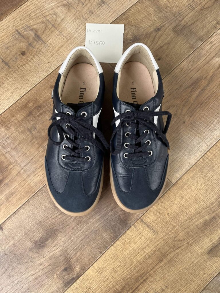 フィンコンフォート,外反母趾,幅広,足が痛くない靴,歩きやすい靴,日本人に合う靴,4E,5E