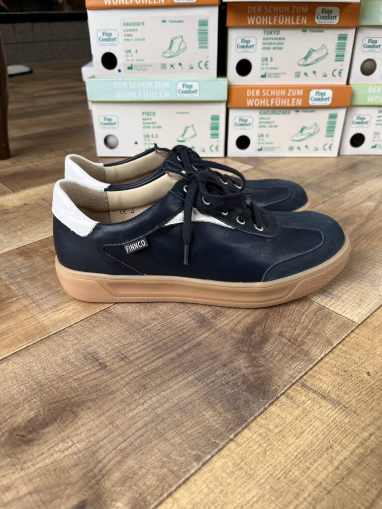 フィンコンフォート,外反母趾,幅広,足が痛くない靴,歩きやすい靴,日本人に合う靴,4E,5E