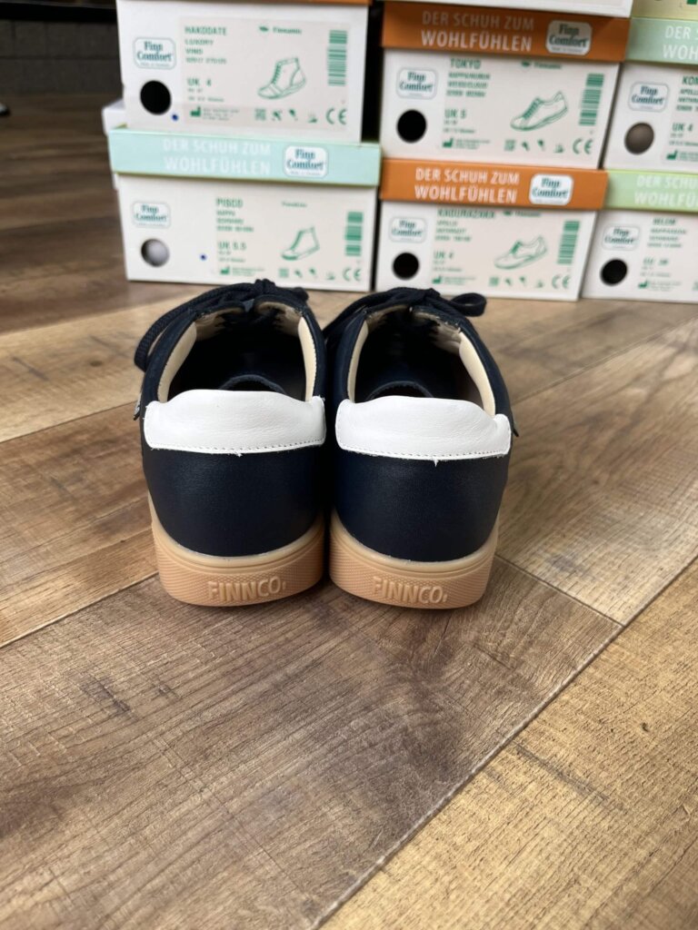 フィンコンフォート,外反母趾,幅広,足が痛くない靴,歩きやすい靴,日本人に合う靴,4E,5E
